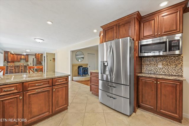 565 Hillcrest Circle, Etowah, TN 37331