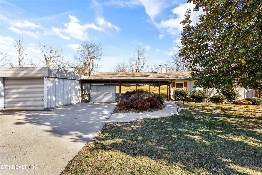 565 Hillcrest Circle, Etowah, TN 37331