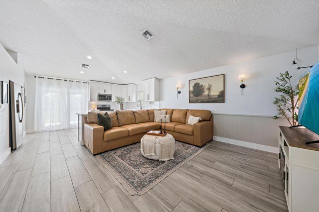 5483 Club Circle, Haverhill, FL 33415