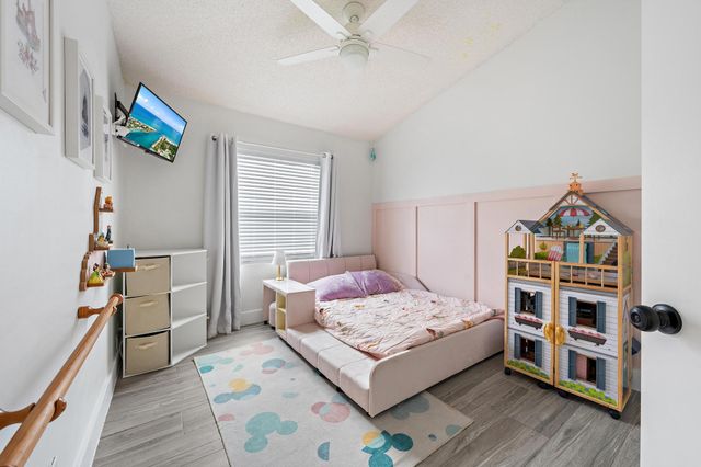 5483 Club Circle, Haverhill, FL 33415