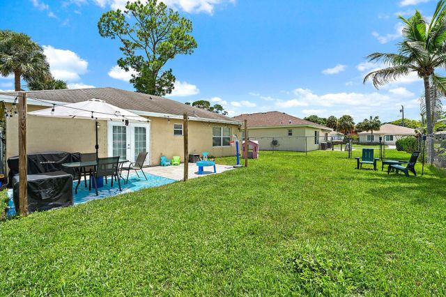 5483 Club Circle, Haverhill, FL 33415