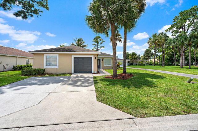 5483 Club Circle, Haverhill, FL 33415