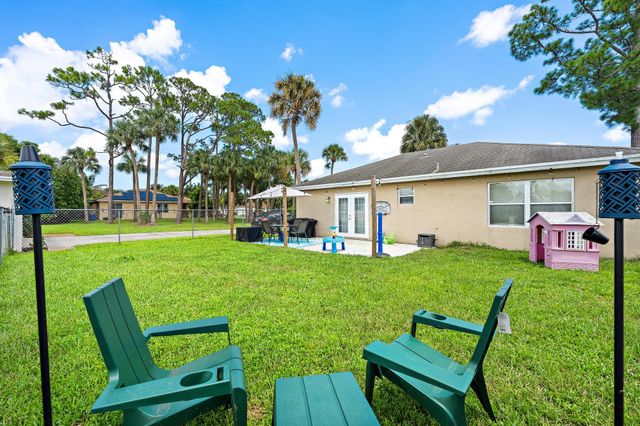 5483 Club Circle, Haverhill, FL 33415
