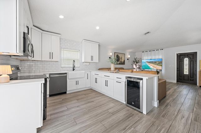 5483 Club Circle, Haverhill, FL 33415