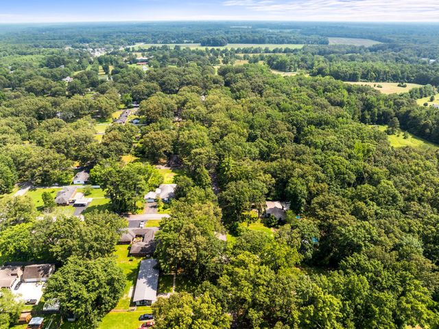 1006 Westwood Dr, Tullahoma, TN 37388