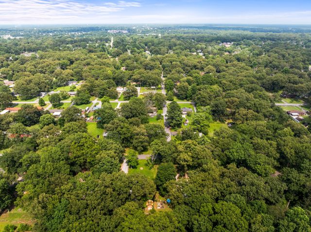 1006 Westwood Dr, Tullahoma, TN 37388