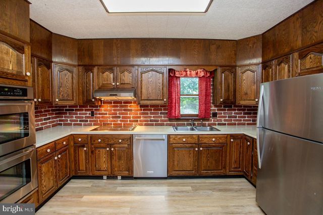 813 JUNIPER ST, Quakertown, PA 18951