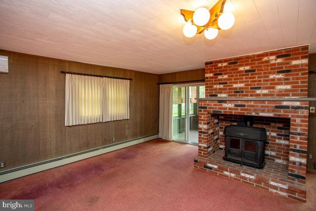813 JUNIPER ST, Quakertown, PA 18951