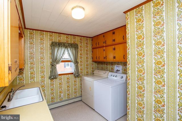813 JUNIPER ST, Quakertown, PA 18951