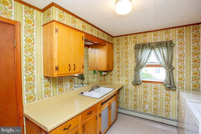 813 JUNIPER ST, Quakertown, PA 18951