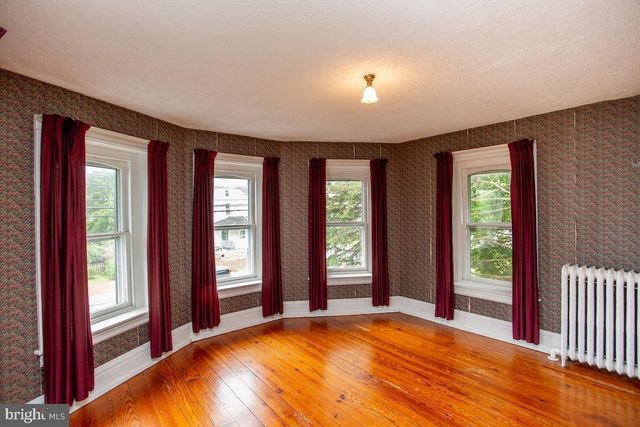 813 JUNIPER ST, Quakertown, PA 18951