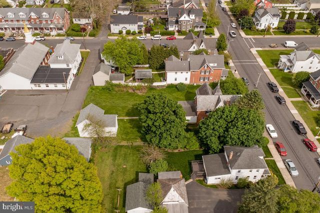 813 JUNIPER ST, Quakertown, PA 18951