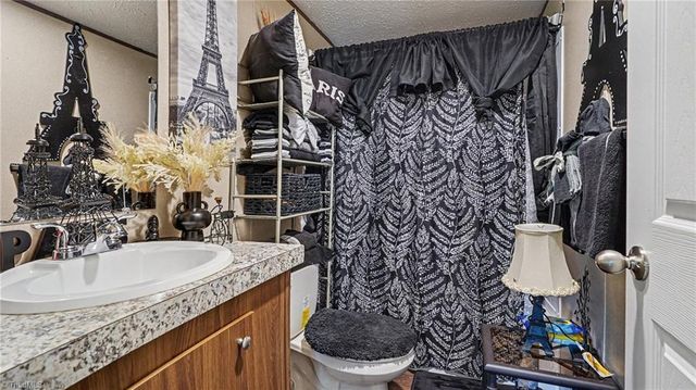 645 Avenue K, Lexington, NC 27292