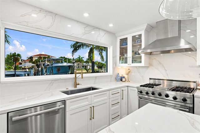 2022 HAWAII AVENUE NE, St Petersburg, FL 33703