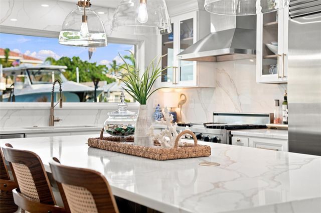 2022 HAWAII AVENUE NE, St Petersburg, FL 33703
