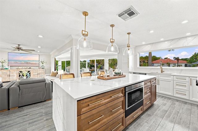 2022 HAWAII AVENUE NE, St Petersburg, FL 33703