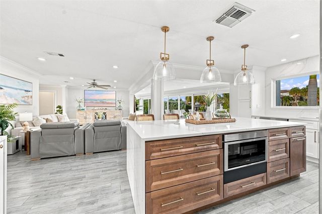 2022 HAWAII AVENUE NE, St Petersburg, FL 33703