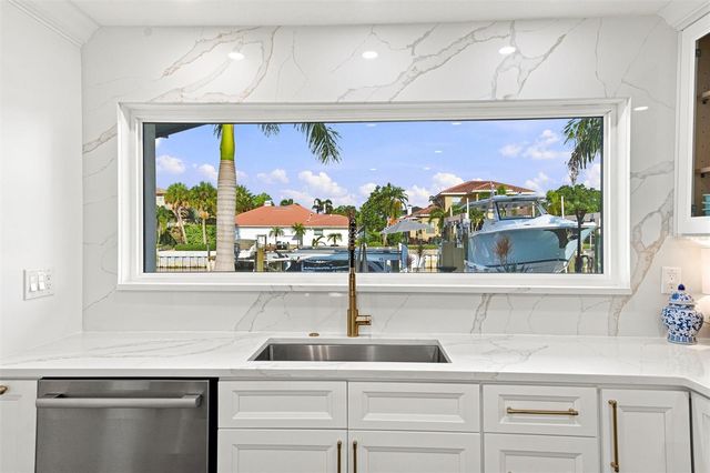 2022 HAWAII AVENUE NE, St Petersburg, FL 33703