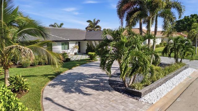 2022 HAWAII AVENUE NE, St Petersburg, FL 33703
