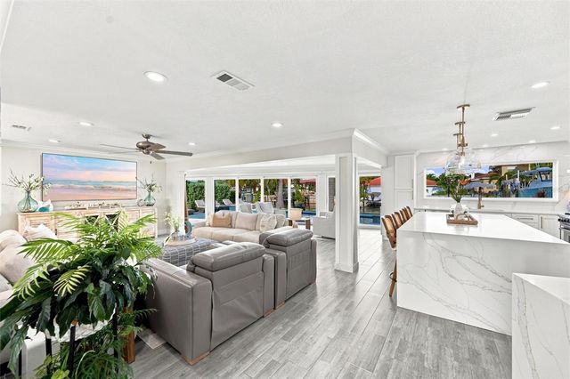 2022 HAWAII AVENUE NE, St Petersburg, FL 33703