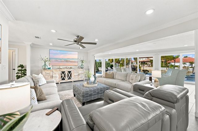 2022 HAWAII AVENUE NE, St Petersburg, FL 33703