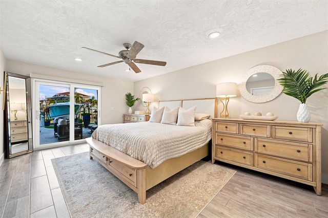 2022 HAWAII AVENUE NE, St Petersburg, FL 33703