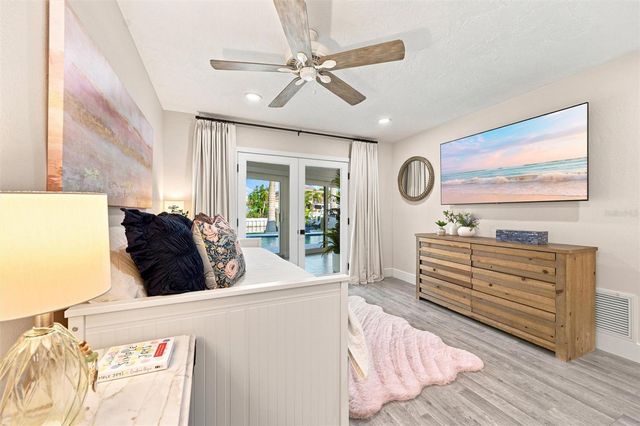 2022 HAWAII AVENUE NE, St Petersburg, FL 33703