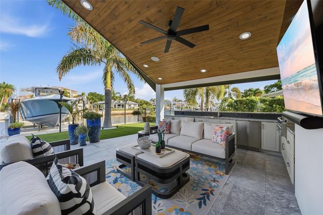 2022 HAWAII AVENUE NE, St Petersburg, FL 33703