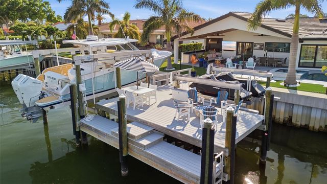 2022 HAWAII AVENUE NE, St Petersburg, FL 33703
