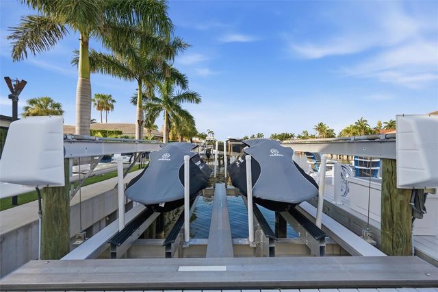 2022 HAWAII AVENUE NE, St Petersburg, FL 33703