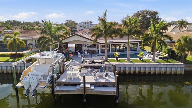 2022 HAWAII AVENUE NE, St Petersburg, FL 33703