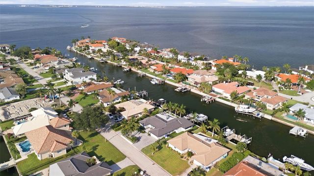 2022 HAWAII AVENUE NE, St Petersburg, FL 33703