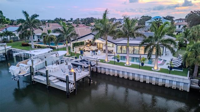 2022 HAWAII AVENUE NE, St Petersburg, FL 33703