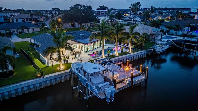 2022 HAWAII AVENUE NE, St Petersburg, FL 33703