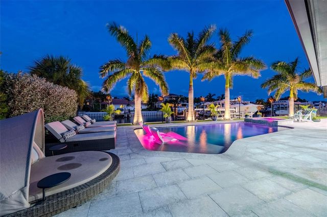 2022 HAWAII AVENUE NE, St Petersburg, FL 33703