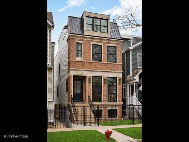 1228 W Wellington Avenue, Chicago, IL 60657