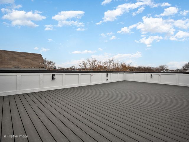 1228 W Wellington Avenue, Chicago, IL 60657