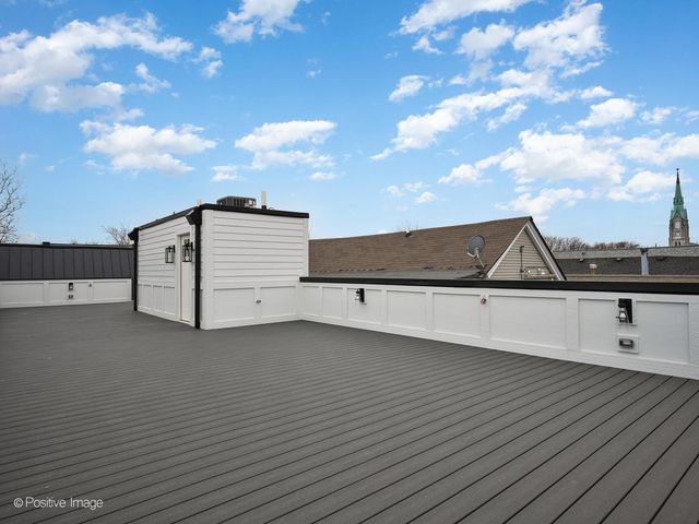 1228 W Wellington Avenue, Chicago, IL 60657