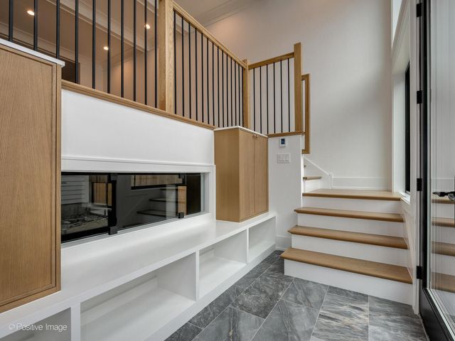 1228 W Wellington Avenue, Chicago, IL 60657