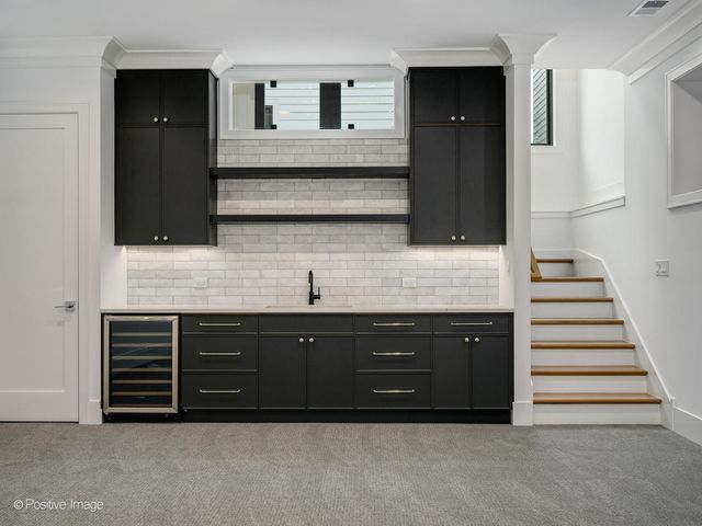 1228 W Wellington Avenue, Chicago, IL 60657