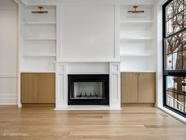 1228 W Wellington Avenue, Chicago, IL 60657