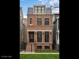 1228 W Wellington Avenue, Chicago, IL 60657
