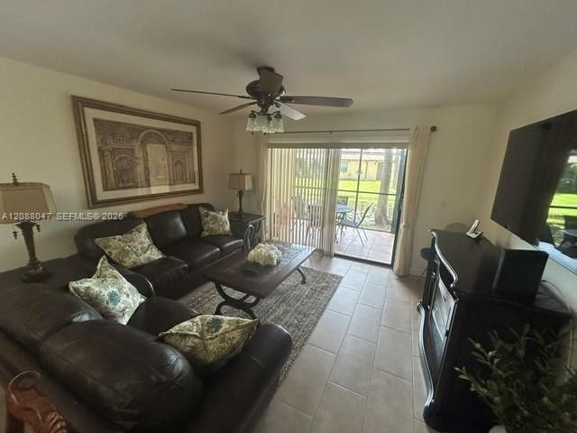 2 Briarwood Circle 112, Hollywood, FL 33024