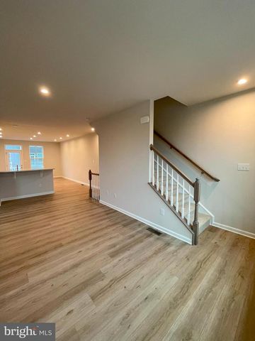 2 SIDNEY LN, Stratford, NJ 08084