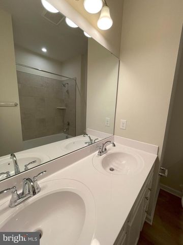 2 SIDNEY LN, Stratford, NJ 08084