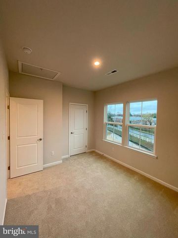 2 SIDNEY LN, Stratford, NJ 08084