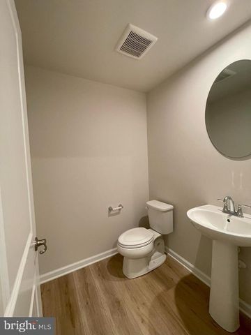 2 SIDNEY LN, Stratford, NJ 08084