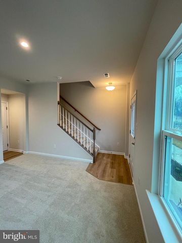 2 SIDNEY LN, Stratford, NJ 08084