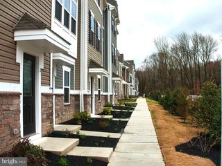 2 SIDNEY LN, Stratford, NJ 08084