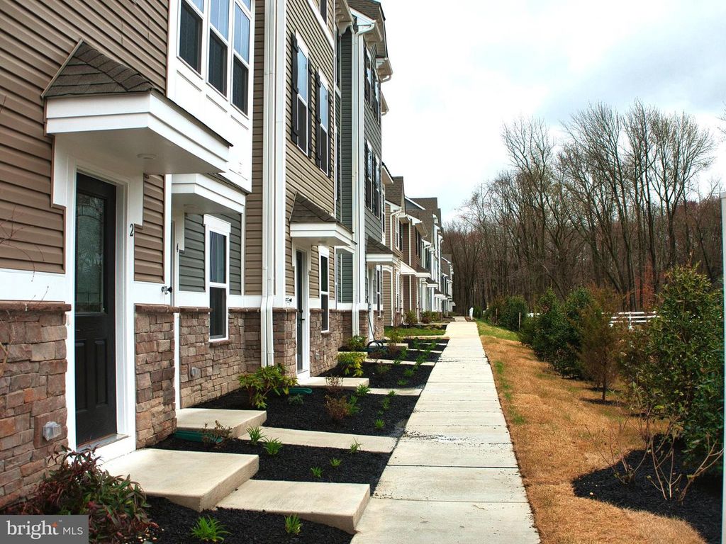 2 SIDNEY LN, Stratford, NJ 08084